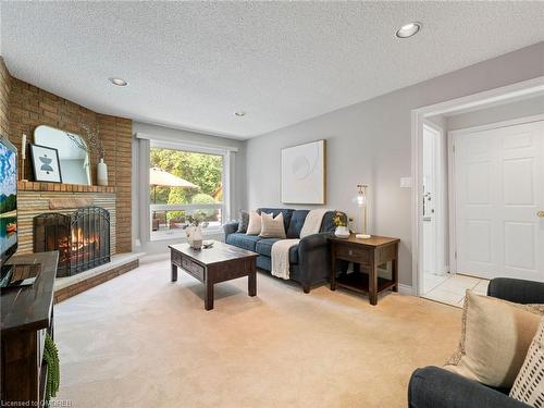 3569 Belvedere Crescent, Mississauga, ON - Indoor Photo Showing Living Room With Fireplace