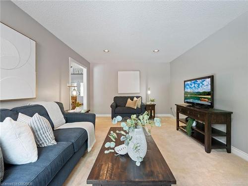 3569 Belvedere Crescent, Mississauga, ON - Indoor Photo Showing Living Room