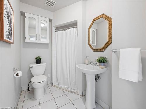 3569 Belvedere Crescent, Mississauga, ON - Indoor Photo Showing Bathroom