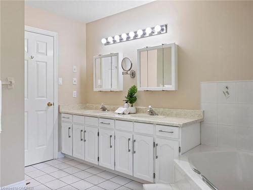 3569 Belvedere Crescent, Mississauga, ON - Indoor Photo Showing Bathroom