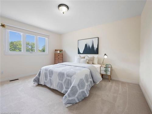 3569 Belvedere Crescent, Mississauga, ON - Indoor Photo Showing Bedroom