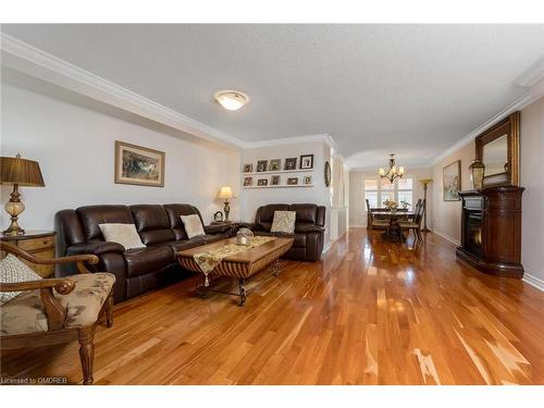 77 Mowat Crescent, Halton Hills, ON - Indoor Photo Showing Living Room