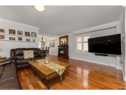 77 Mowat Crescent, Halton Hills, ON - Indoor Photo Showing Living Room