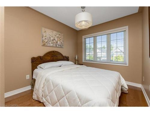 77 Mowat Crescent, Halton Hills, ON - Indoor Photo Showing Bedroom