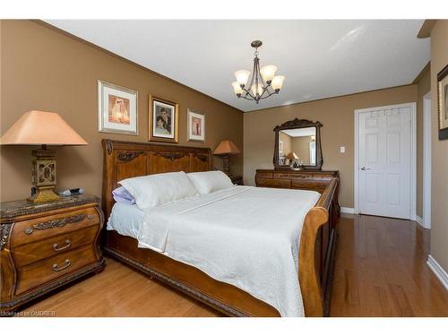 77 Mowat Crescent, Halton Hills, ON - Indoor Photo Showing Bedroom