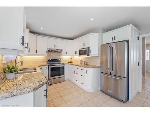 547 Marcellus Avenue, Milton, ON - Indoor Photo Showing Kitchen With Double Sink