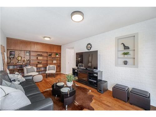 547 Marcellus Avenue, Milton, ON - Indoor Photo Showing Living Room