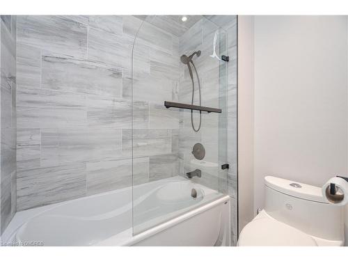 547 Marcellus Avenue, Milton, ON - Indoor Photo Showing Bathroom