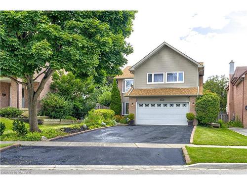 1095 Queens Avenue, Oakville, ON - Outdoor With Facade