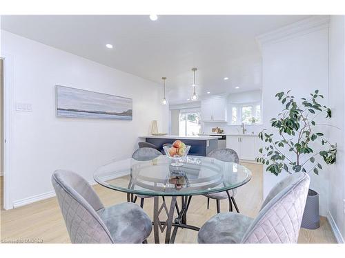 1095 Queens Avenue, Oakville, ON - Indoor Photo Showing Dining Room