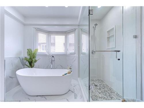 1095 Queens Avenue, Oakville, ON - Indoor Photo Showing Bathroom