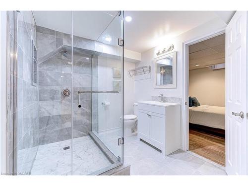 1095 Queens Avenue, Oakville, ON - Indoor Photo Showing Bathroom