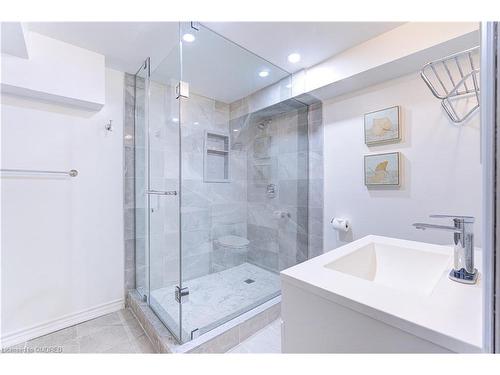 1095 Queens Avenue, Oakville, ON - Indoor Photo Showing Bathroom