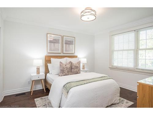 1512 Westbury Avenue, Burlington, ON - Indoor Photo Showing Bedroom