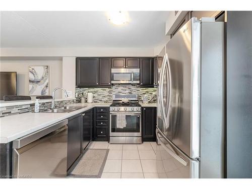 9 Dorchester Terrace, Stoney Creek, ON - Indoor Photo Showing Kitchen With Stainless Steel Kitchen With Double Sink With Upgraded Kitchen