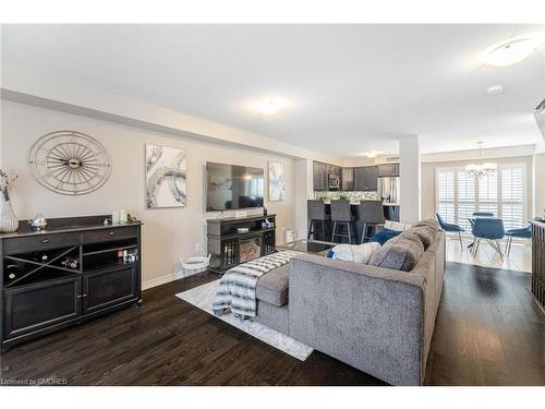 9 Dorchester Terrace, Stoney Creek, ON - Indoor Photo Showing Living Room