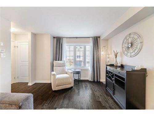 9 Dorchester Terrace, Stoney Creek, ON - Indoor Photo Showing Living Room