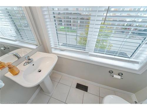 9 Dorchester Terrace, Stoney Creek, ON - Indoor Photo Showing Bathroom