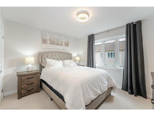 9 Dorchester Terrace, Stoney Creek, ON - Indoor Photo Showing Bedroom