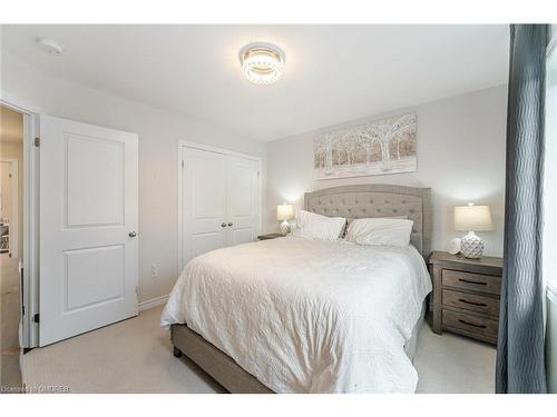 9 Dorchester Terrace, Stoney Creek, ON - Indoor Photo Showing Bedroom