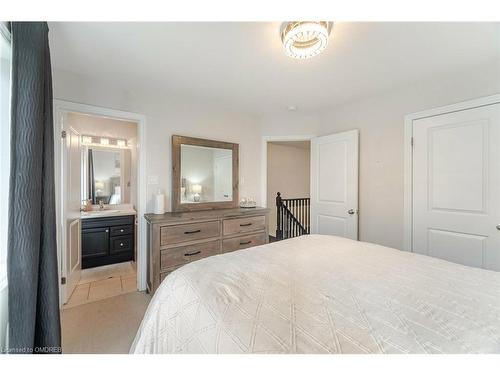 9 Dorchester Terrace, Stoney Creek, ON - Indoor Photo Showing Bedroom