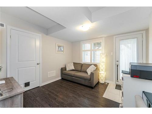 9 Dorchester Terrace, Stoney Creek, ON - Indoor Photo Showing Living Room