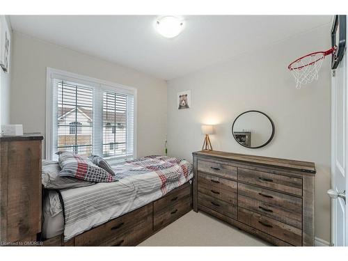 9 Dorchester Terrace, Stoney Creek, ON - Indoor Photo Showing Bedroom