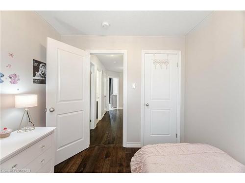 9 Dorchester Terrace, Stoney Creek, ON - Indoor Photo Showing Bedroom