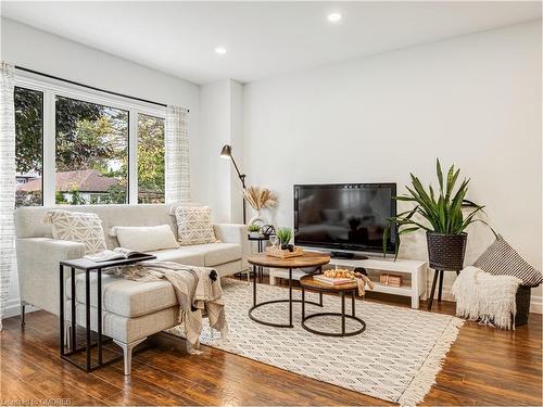 94 Meighen Avenue, Toronto, ON - Indoor Photo Showing Living Room