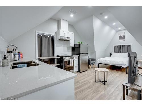 4-102 Wellington Street N, Hamilton, ON - Indoor Photo Showing Kitchen With Stainless Steel Kitchen With Double Sink