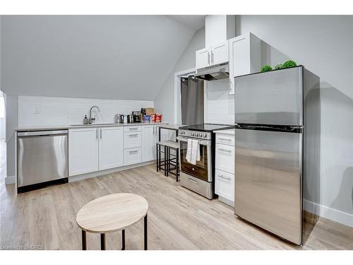 4-102 Wellington Street N, Hamilton, ON - Indoor Photo Showing Kitchen With Stainless Steel Kitchen