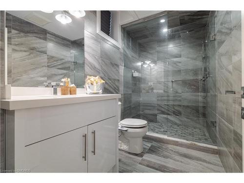 89 Russell Drive, Oakville, ON - Indoor Photo Showing Bathroom