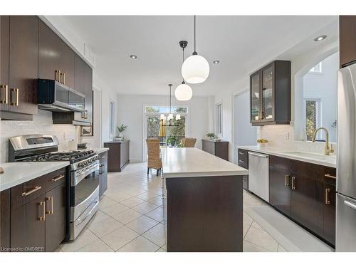 89 Foxtail Court, Georgetown, ON - Indoor Photo Showing Kitchen With Upgraded Kitchen