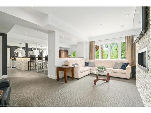 89 Foxtail Court, Georgetown, ON - Indoor Photo Showing Living Room