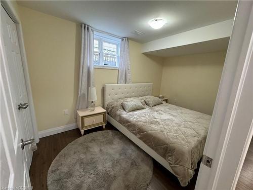 614 West 5Th Street, Hamilton, ON - Indoor Photo Showing Bedroom