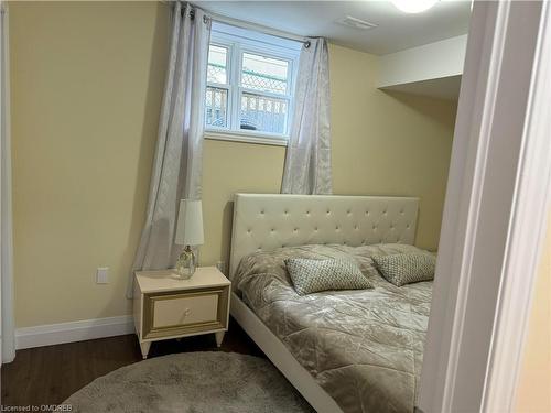 614 West 5Th Street, Hamilton, ON - Indoor Photo Showing Bedroom