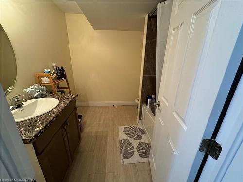 614 West 5Th Street, Hamilton, ON - Indoor Photo Showing Bathroom