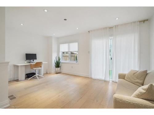 29 Rapids Lane, Hamilton, ON - Indoor Photo Showing Living Room