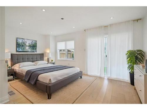 29 Rapids Lane, Hamilton, ON - Indoor Photo Showing Bedroom