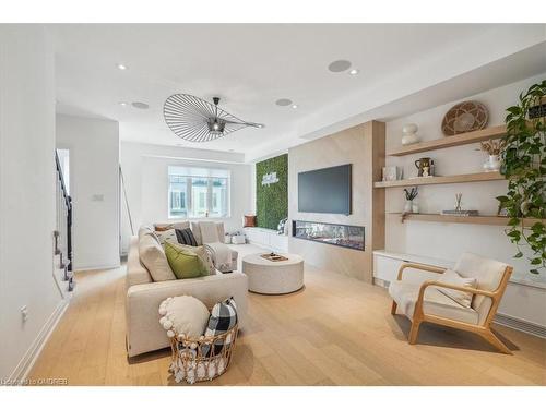 29 Rapids Lane, Hamilton, ON - Indoor Photo Showing Living Room