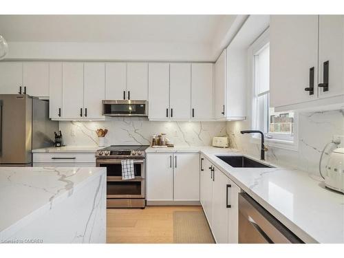 29 Rapids Lane, Hamilton, ON - Indoor Photo Showing Kitchen With Upgraded Kitchen