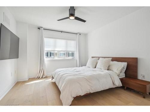 29 Rapids Lane, Hamilton, ON - Indoor Photo Showing Bedroom