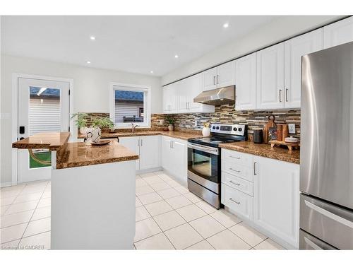 75 Gatwick Drive, Oakville, ON - Indoor Photo Showing Kitchen With Upgraded Kitchen