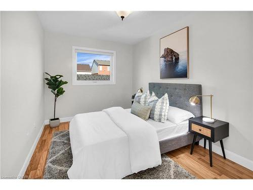 75 Gatwick Drive, Oakville, ON - Indoor Photo Showing Bedroom