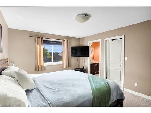 6532 Mary Drive, Niagara Falls, ON - Indoor Photo Showing Bedroom