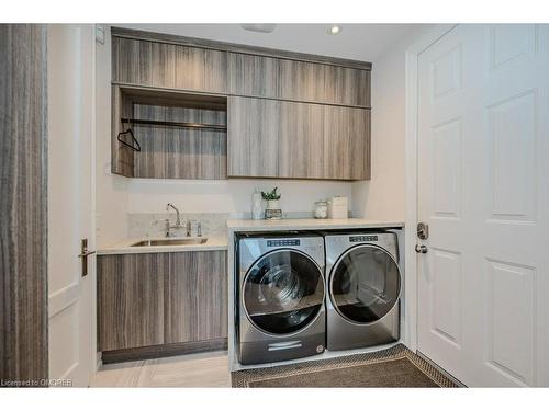 1207 Lakeshore Road W, Oakville, ON - Indoor Photo Showing Laundry Room