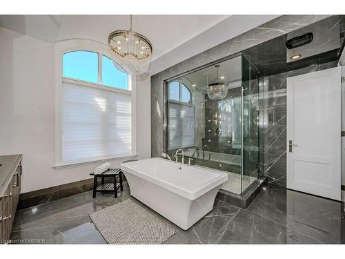 1207 Lakeshore Road W, Oakville, ON - Indoor Photo Showing Bathroom