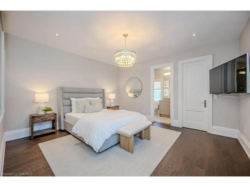 1207 Lakeshore Road W, Oakville, ON - Indoor Photo Showing Bedroom