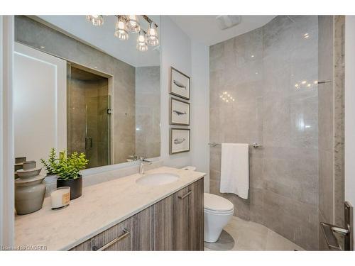 1207 Lakeshore Road W, Oakville, ON - Indoor Photo Showing Bathroom