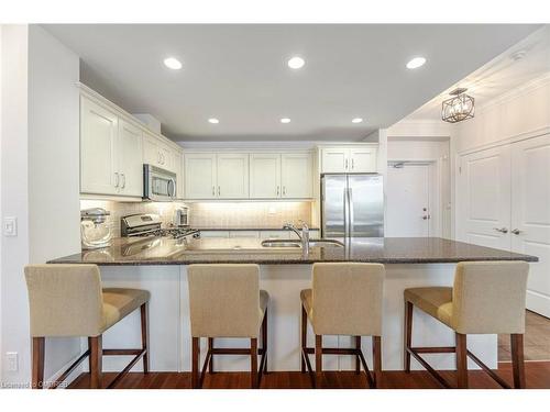 1005-360 Pearl Street, Burlington, ON - Indoor Photo Showing Kitchen